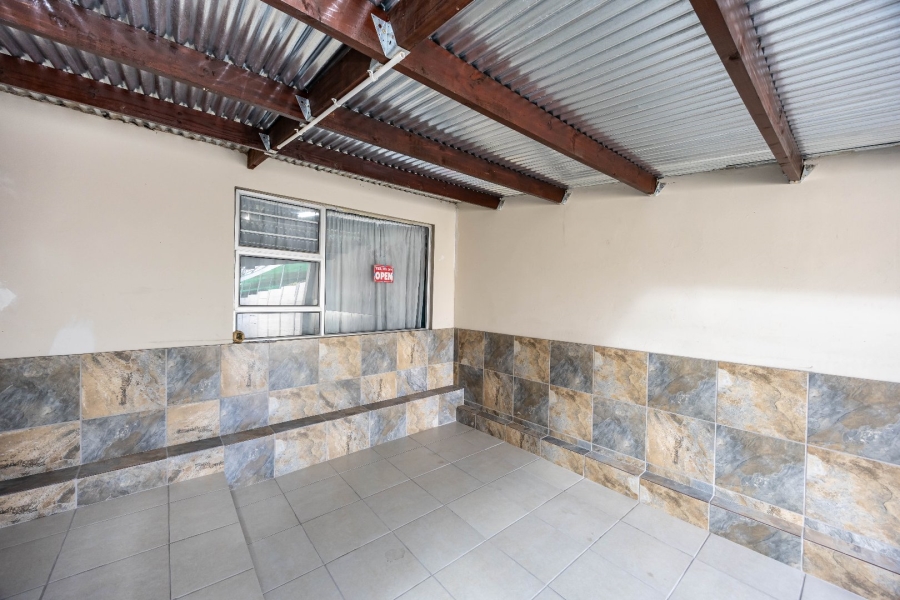 3 Bedroom Property for Sale in Sunnyridge Eastern Cape